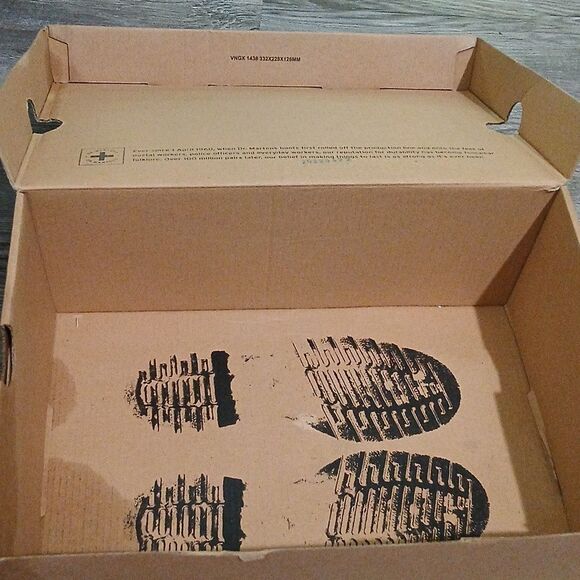 Dr Martens Air Wair Zavala white combat 8 eye boots EUC worn once comes with box - Picture 15 of 15